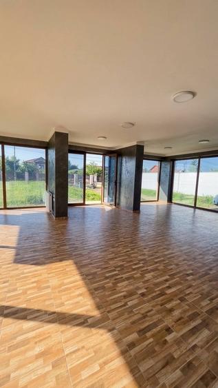 Casă cu 6 camere cu Garaj în Snagov