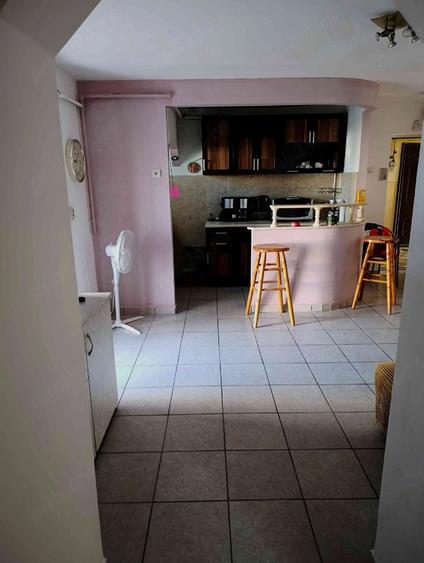 Apartament cu 3 camere semidecomandat în Central