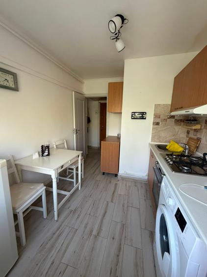 Garsonieră decomandată în Sud
