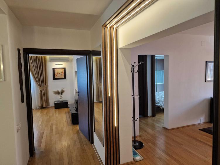 Apartament cu 4 camere decomandat în Decebal