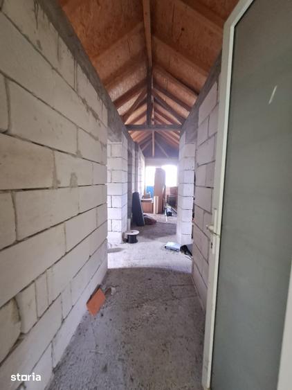 Casă cu 4 camere cu Teren 800 Mp în Stâlpeni