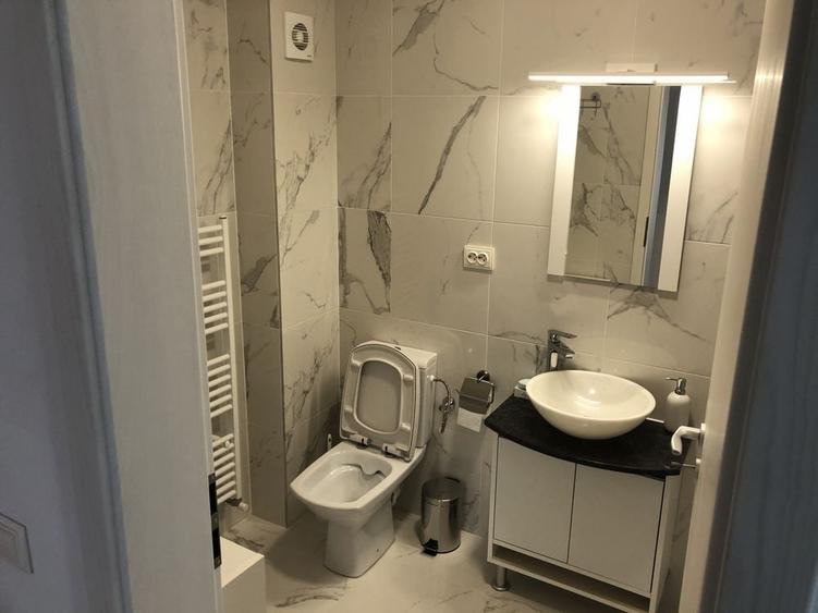 Apartament cu 2 camere semidecomandat în Calea Moldovei