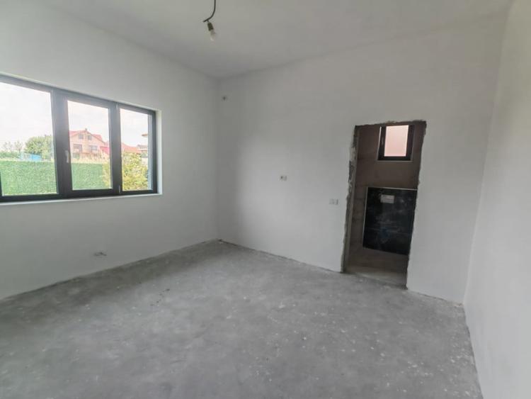 Casă cu 4 camere cu Teren 398 Mp în Cumpăna