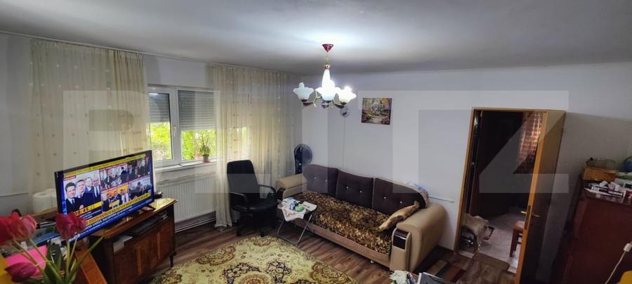 Apartament cu 2 camere semidecomandat, mobilat în Micro 4