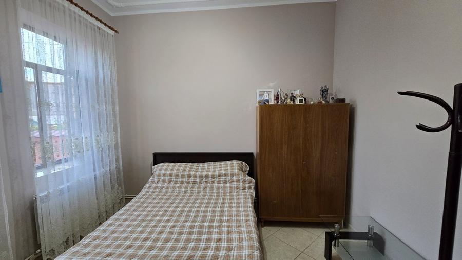 Casă individuală cu 3 camere cu Canalizare în Central