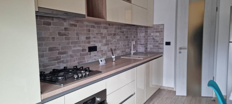 Apartament cu 3 camere decomandat în Ultracentral