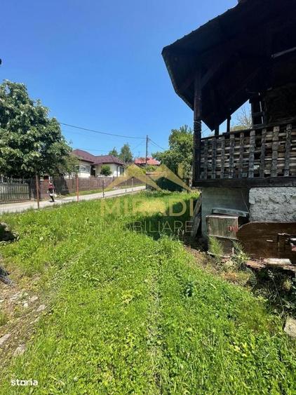 Casă cu 4 camere cu Teren 2249 Mp în Adunați