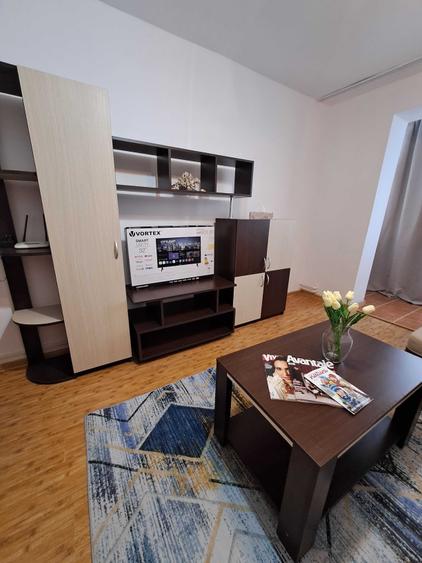 Apartament cu 2 camere semidecomandat în Central