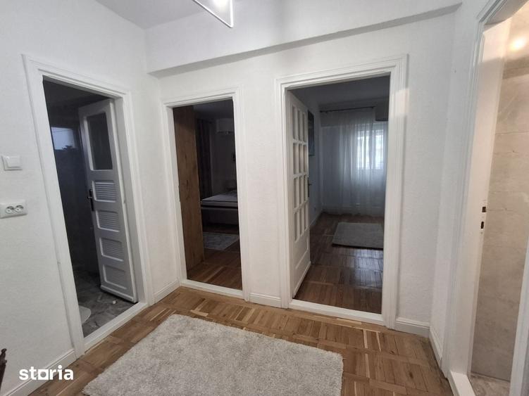 Apartament cu 3 camere decomandat, mobilat în Calea București