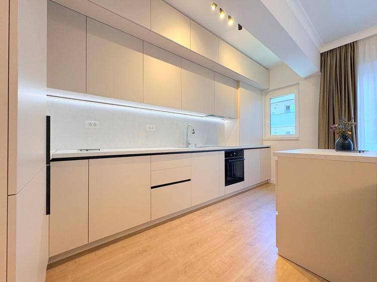 Apartament cu 3 camere decomandat, mobilat în Aradului