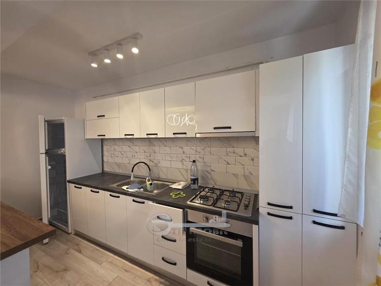 Apartament cu 3 camere decomandat, mobilat în Bucium