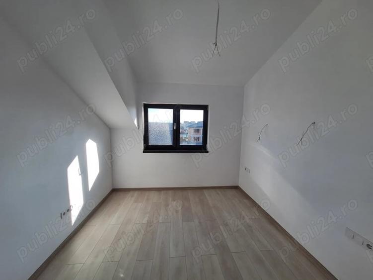 Apartament cu 3 camere decomandat în Hărmanului