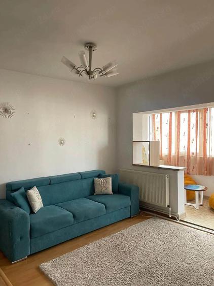 Apartament cu 3 camere semidecomandat în Central
