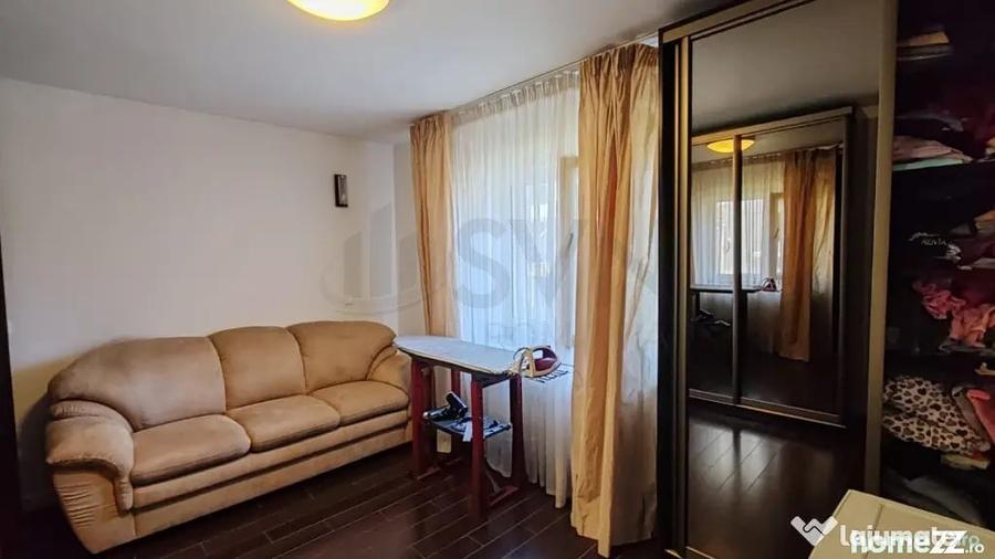 Casă cu 8 camere cu Teren 250 Mp în Mihai Bravu