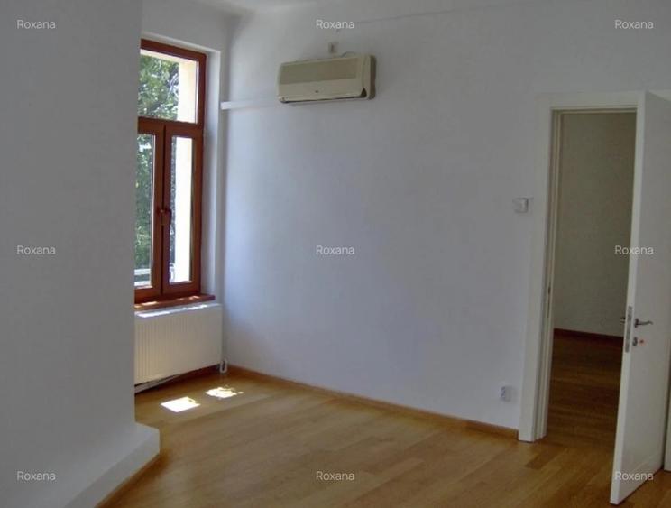Apartament cu 6 camere decomandat, mobilat în Calea Victoriei