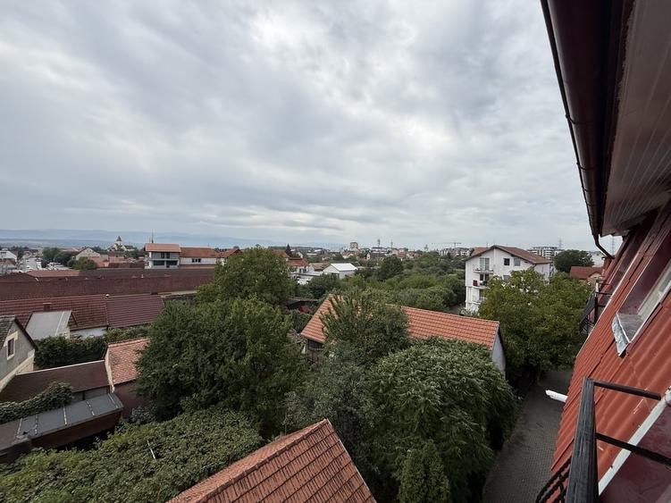 Apartament cu 3 camere decomandat în Vest