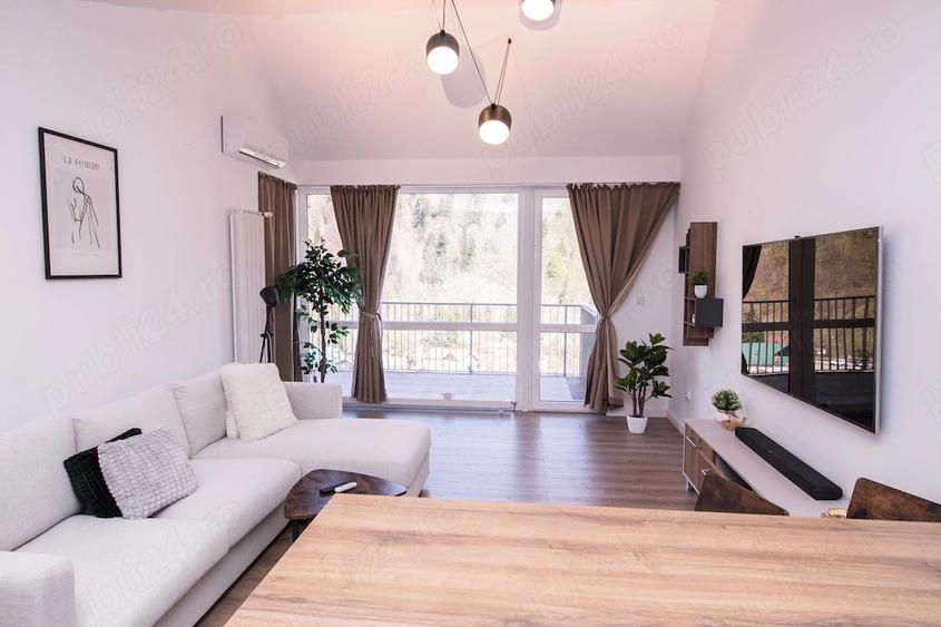 Apartament cu 3 camere semidecomandat, mobilat în Sud