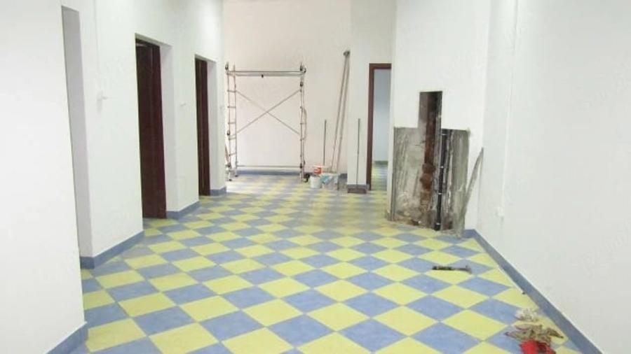 Spațiu comercial, de 310 mp, în Central