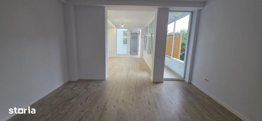 Casă cu 6 camere cu Teren 180 Mp în Grivița