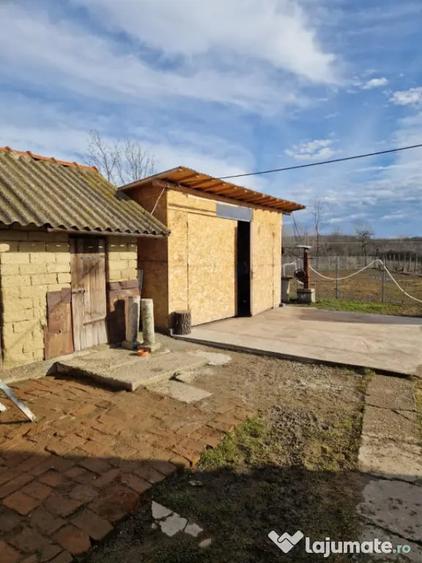 Casă cu 2 camere cu Teren 1686 Mp în Central
