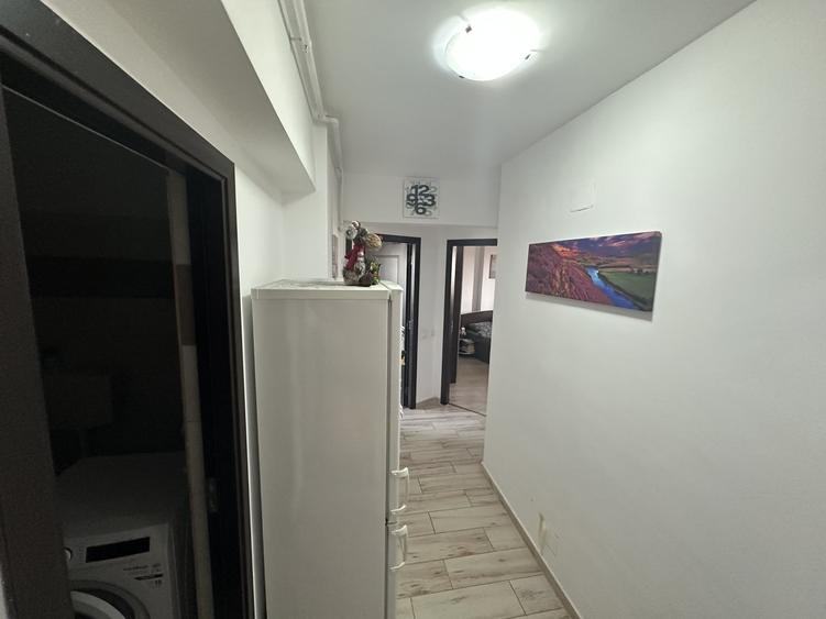 Apartament cu 3 camere decomandat, mobilat în Berceni