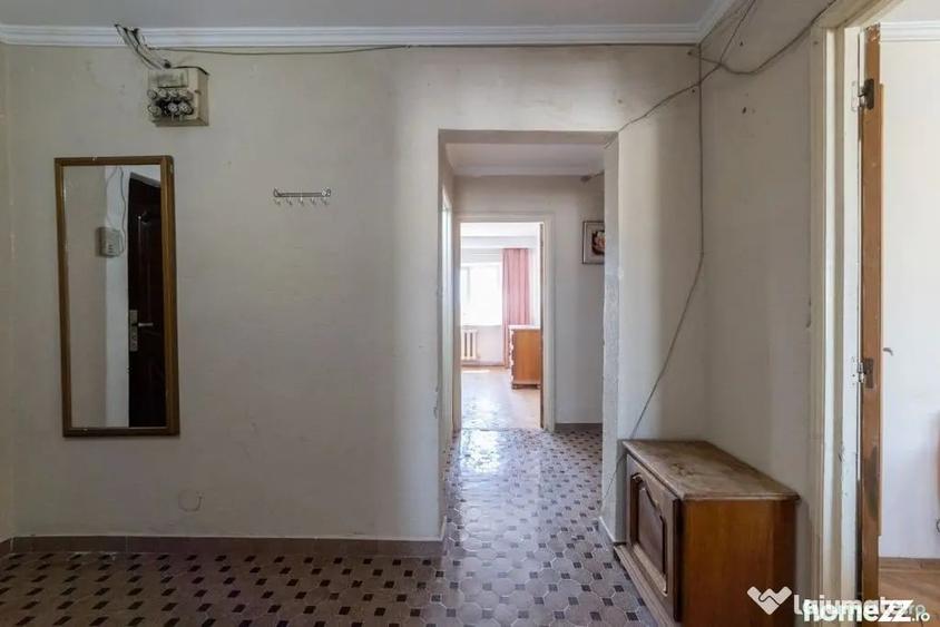 Apartament cu 3 camere decomandat în Găvana