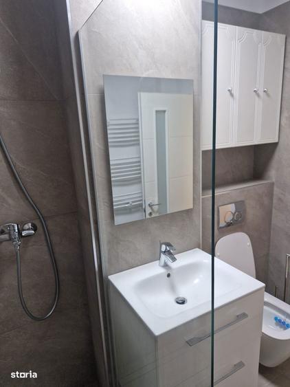 Apartament cu 3 camere decomandat, mobilat în Vitan