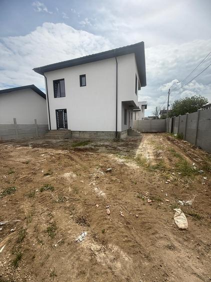 Casă individuală cu 4 camere cu Canalizare în Vârteju