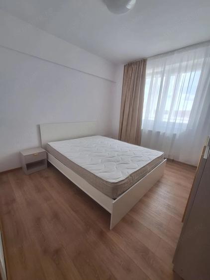 Apartament cu 3 camere decomandat în Medicină