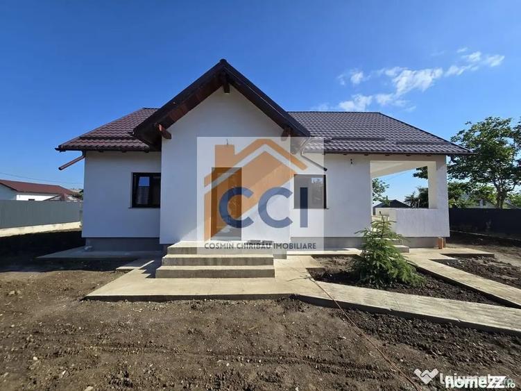 Casă cu 3 camere cu Teren 590 Mp în Sărata