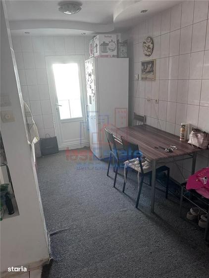 Apartament cu 3 camere decomandat în Baza 3