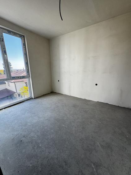 Apartament cu 3 camere semidecomandat în Mărăști