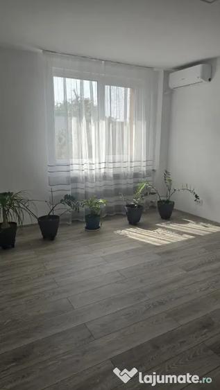 Apartament cu 3 camere semidecomandat în Titan