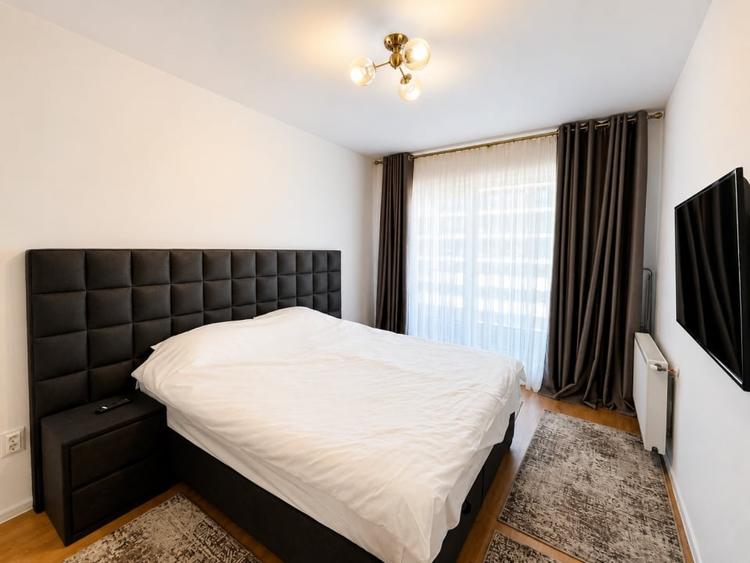 Apartament cu 3 camere decomandat, mobilat în Tractorul