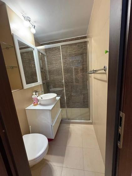 Apartament cu 3 camere decomandat, mobilat în Titan