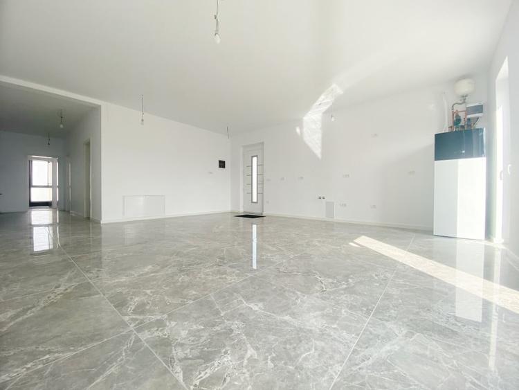Duplex cu 3 camere cu Teren 300 Mp în Dumbrăvița