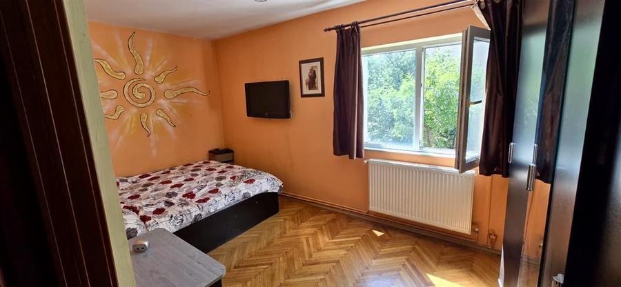 Apartament cu 4 camere decomandat, mobilat în Tractorul