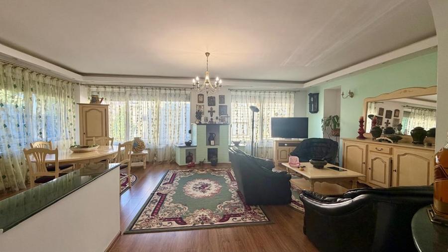 Apartament cu 3 camere decomandat în Dorobanți