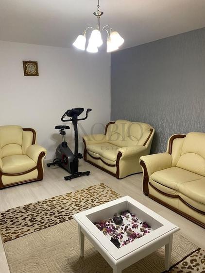 Apartament cu 3 camere decomandat în Panduri