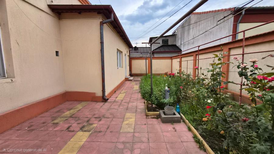 Casă individuală cu 3 camere cu Canalizare în Central