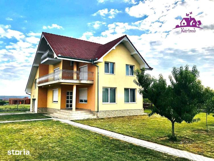 Casă cu 7 camere cu Teren 600 Mp în Sânmartin