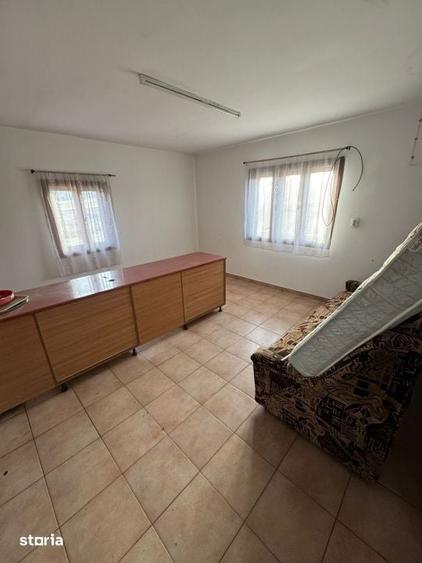 Casă cu 3 camere cu Teren 2500 Mp în Groși