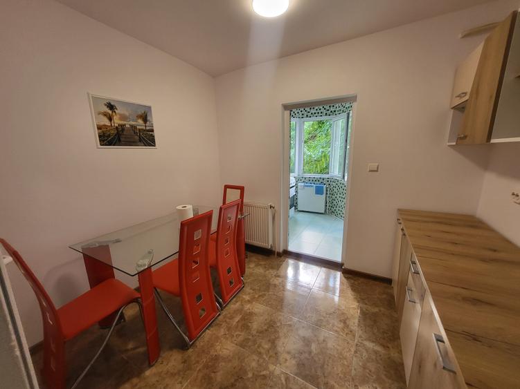 Apartament cu 2 camere decomandat în