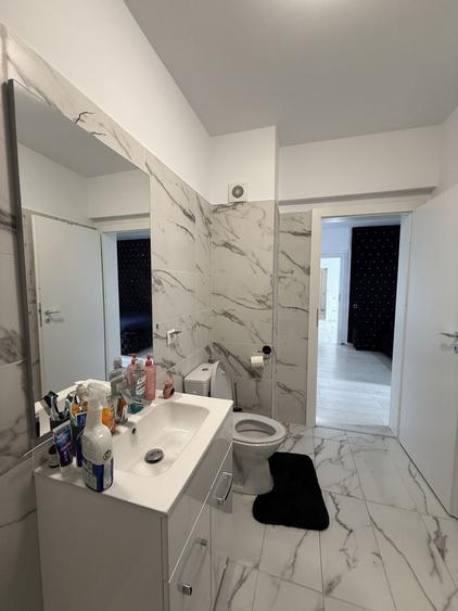Apartament cu 3 camere semidecomandat, mobilat în Rahova