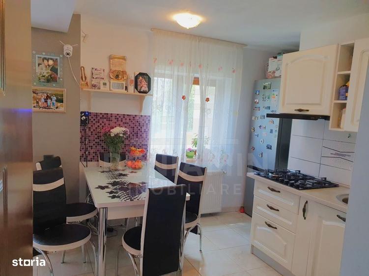 Apartament cu 4 camere decomandat în Noua
