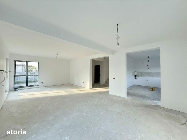 Casă cu 4 camere cu Teren 493 Mp în Corbeanca