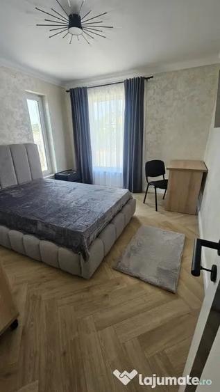 Casă cu 4 camere cu Teren 300 Mp în Central