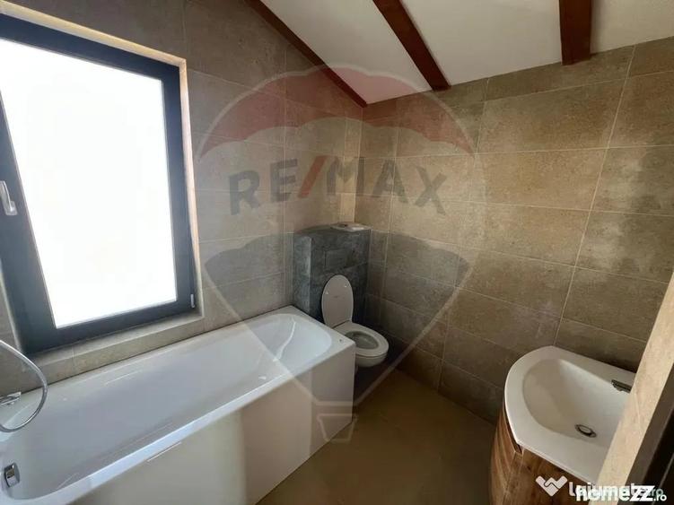 Casă cu 5 camere cu Teren 450 Mp în Nord