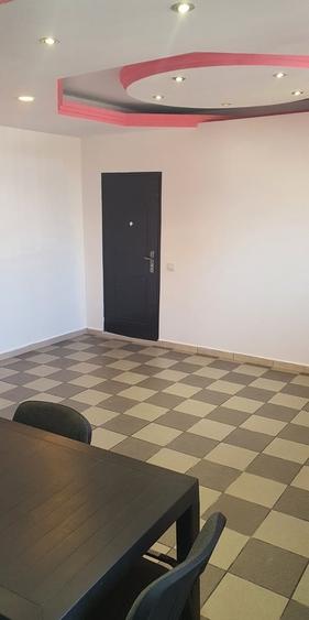 Apartament cu 4 camere semidecomandat, mobilat în Fundeni