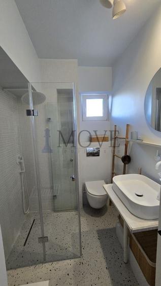 Apartament cu 2 camere semidecomandat, mobilat în P-ța Victoriei